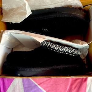 Toddlers size 9 Ugg slip ons